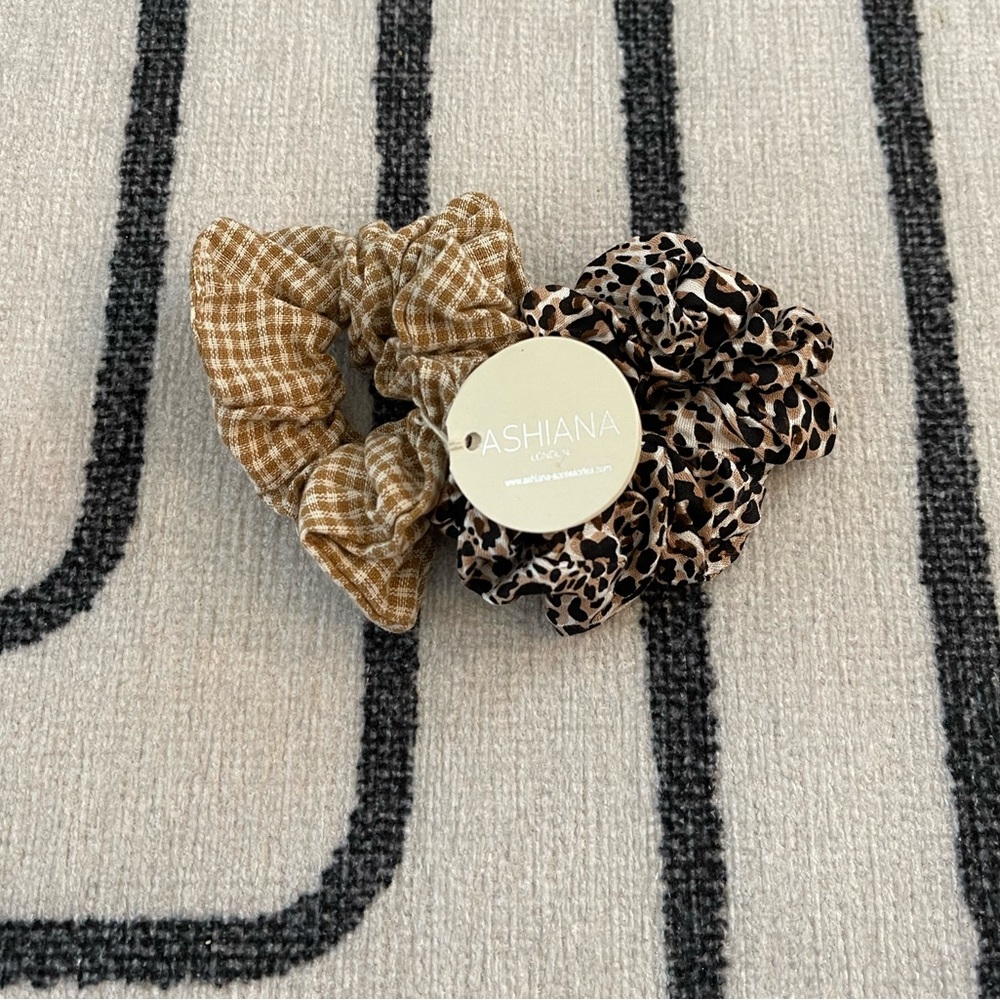 ashiana NWT set of two scrunchies leopard and gingham